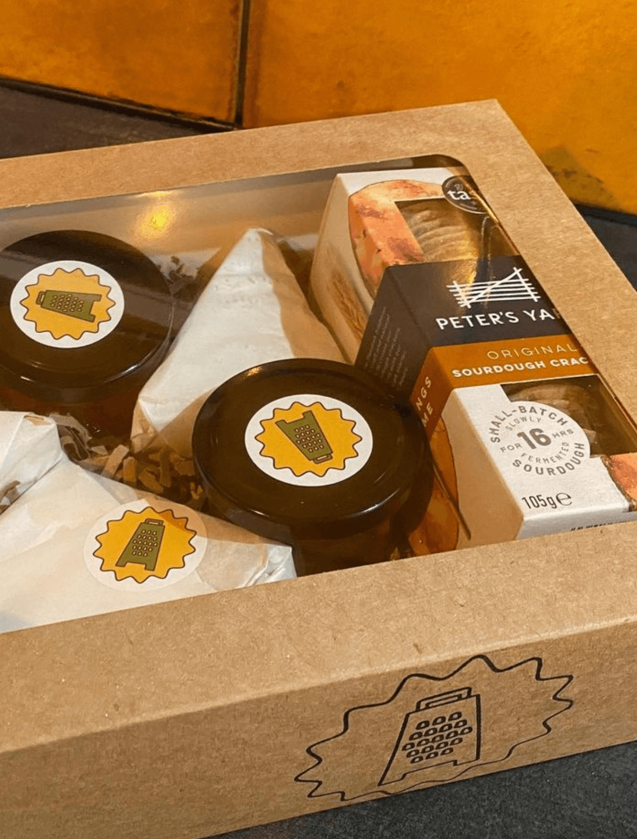 mixed cheese & crackers hamper